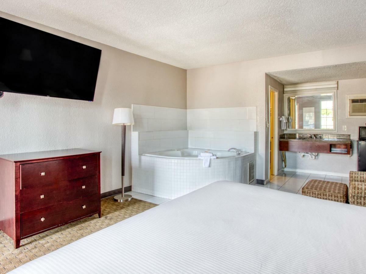Oyo Hotel Augusta Downtown Extérieur photo